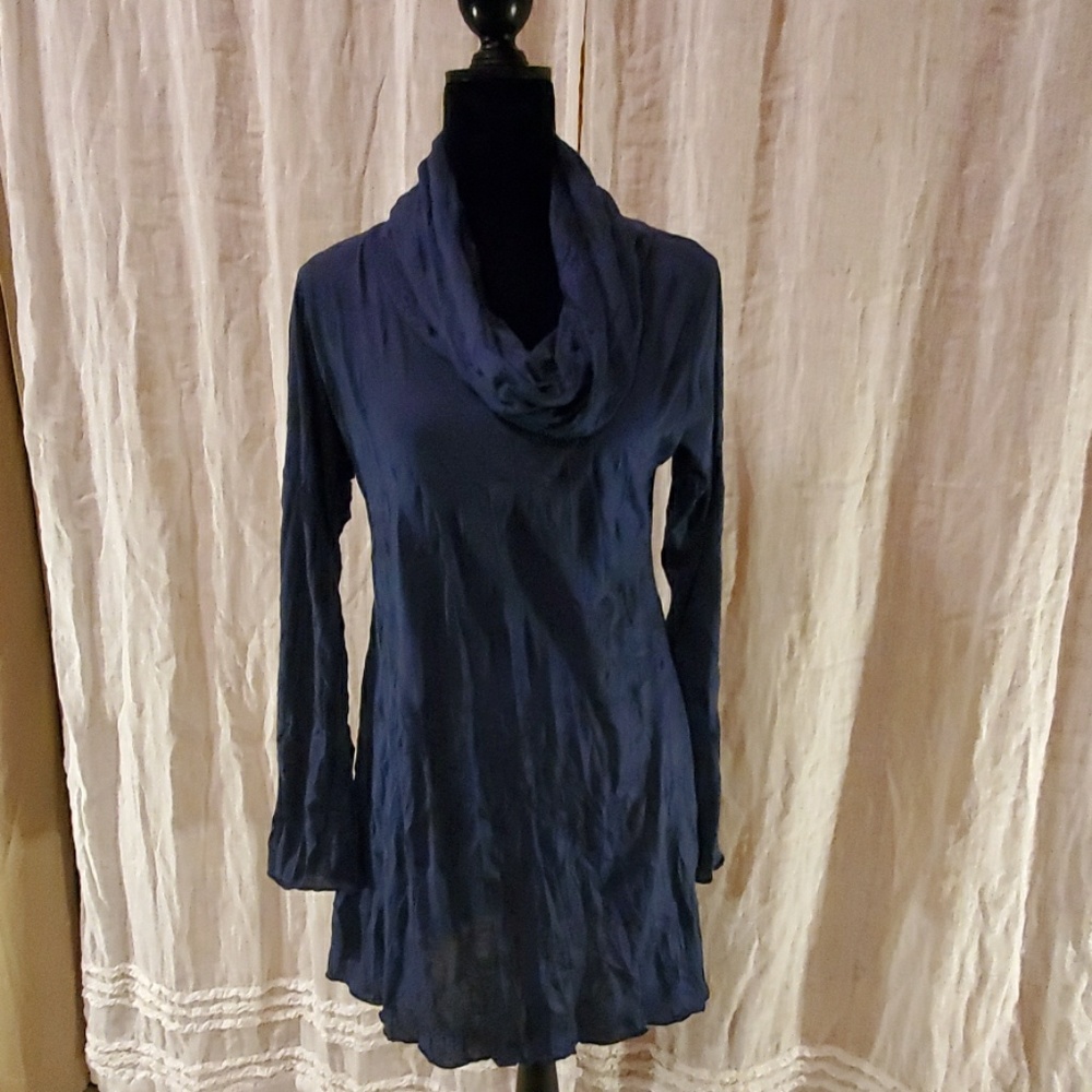 VINE STREET TONIC CRINKLE CUT BLUE TOP TURTLENECK